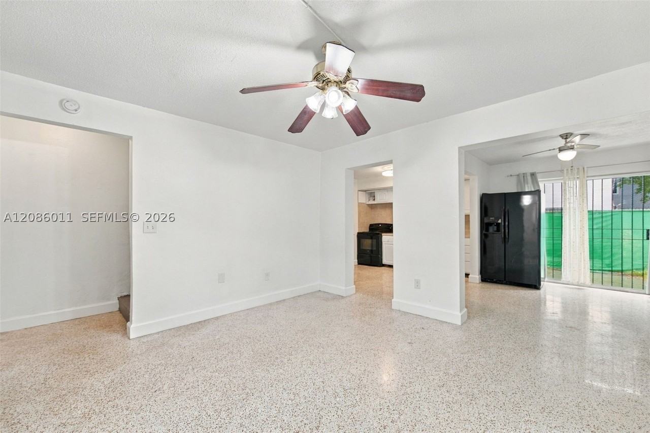 882 Nw 2nd St - Photo 7 of 26