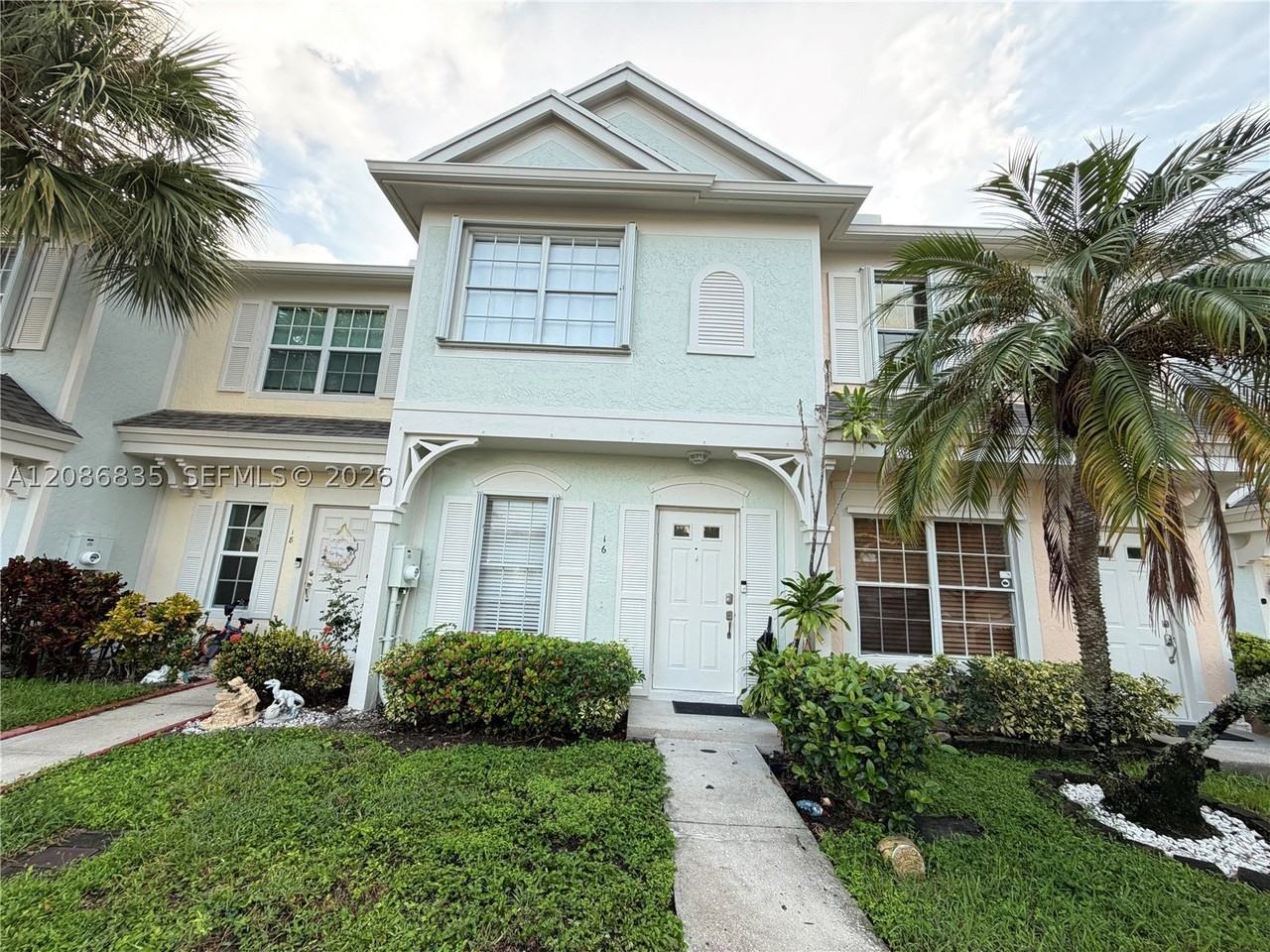 16 Key West Ct - Photo 2 of 30