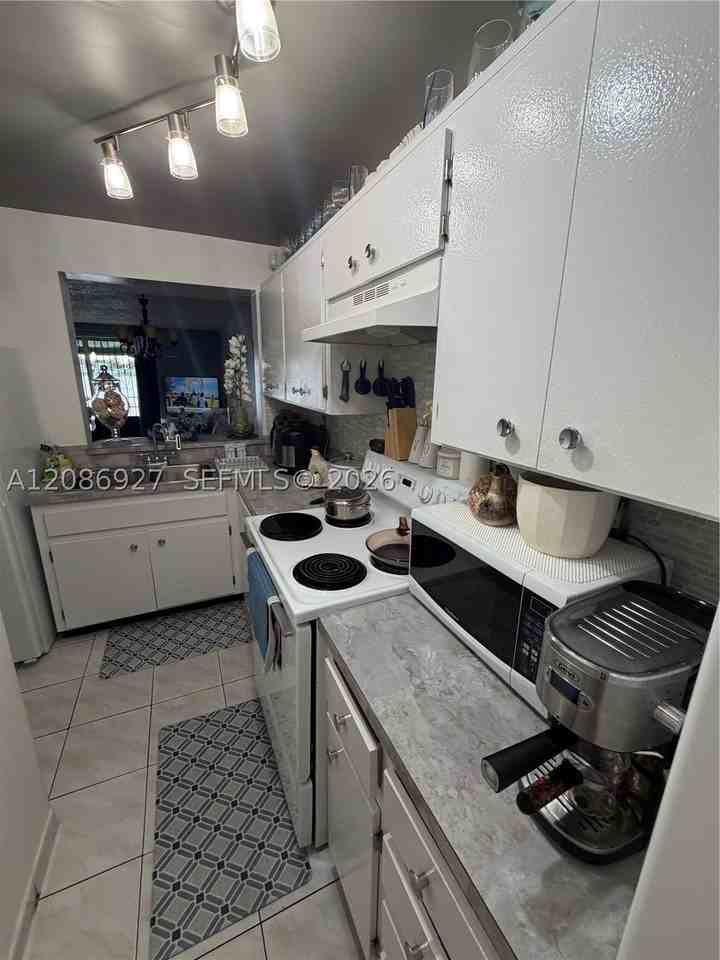 400 Nw 107th Ave #4D - Photo 4 of 22