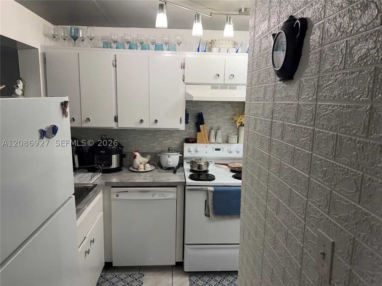 400 Nw 107th Ave #4D - Photo 5 of 22
