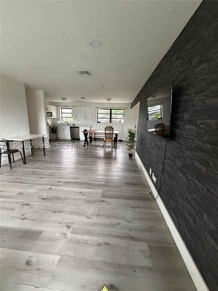 1200 Nw 18th Ct #1200 - Photo 4 of 30