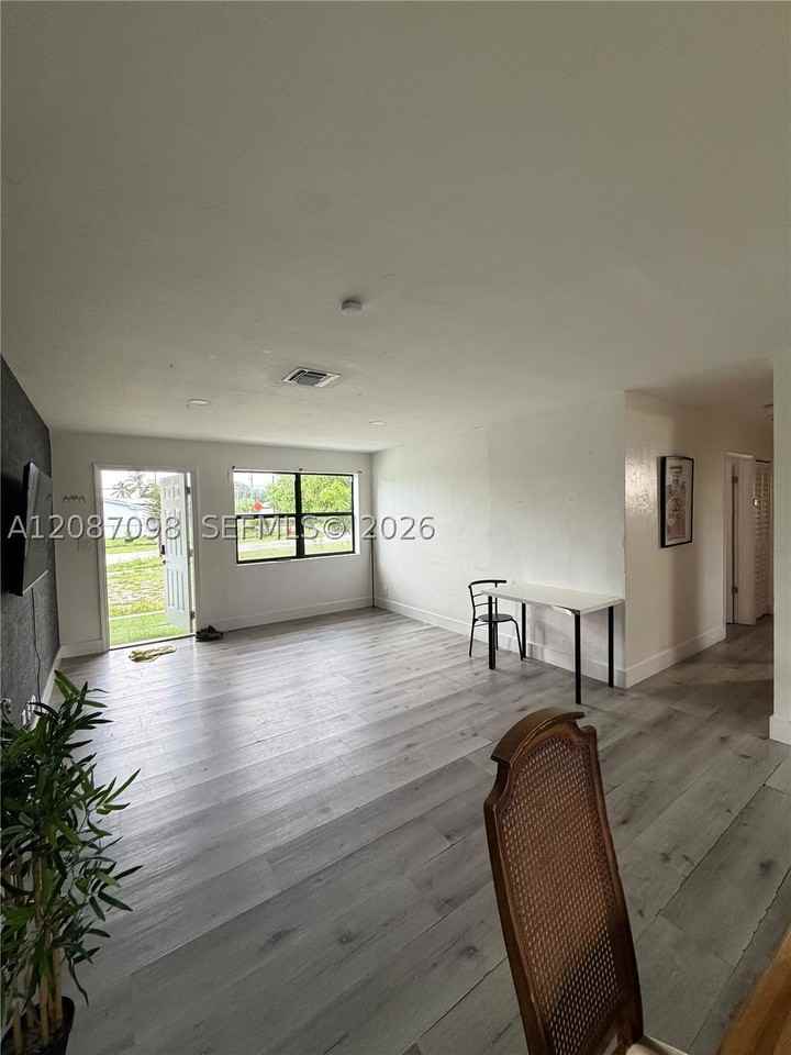 1200 Nw 18th Ct #1200 - Photo 6 of 30