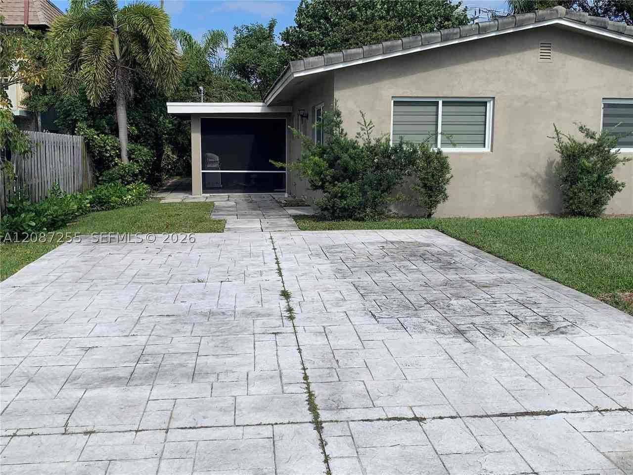 491 Se 23rd Ave - Photo 2 of 18