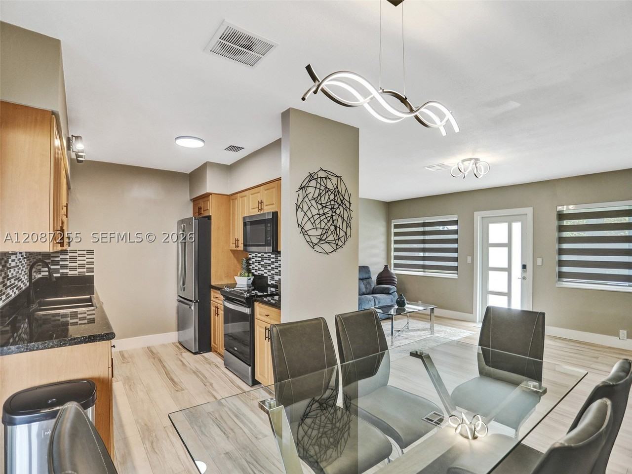 491 Se 23rd Ave - Photo 5 of 18