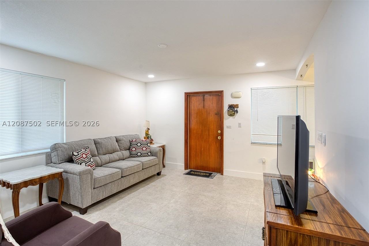 221 Ne 1st Ter #1 - Photo 2 of 16