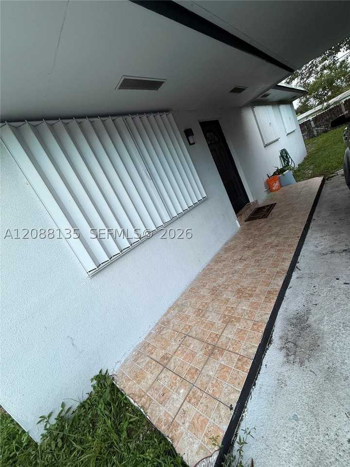 5709 Sw 36th Ct #0 - Photo 3 of 17