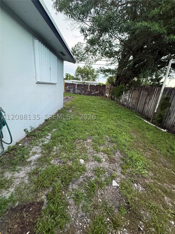 5709 Sw 36th Ct #0 - Photo 5 of 17
