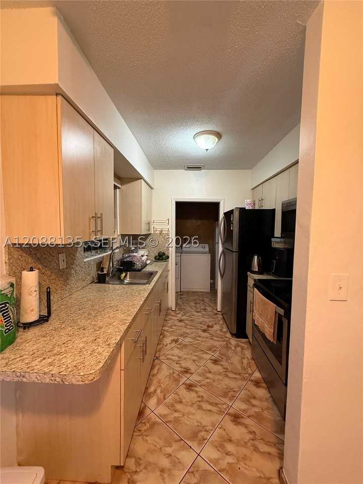 5709 Sw 36th Ct #0 - Photo 6 of 17