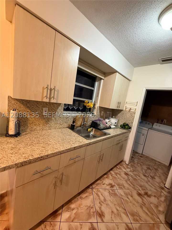 5709 Sw 36th Ct #0 - Photo 7 of 17