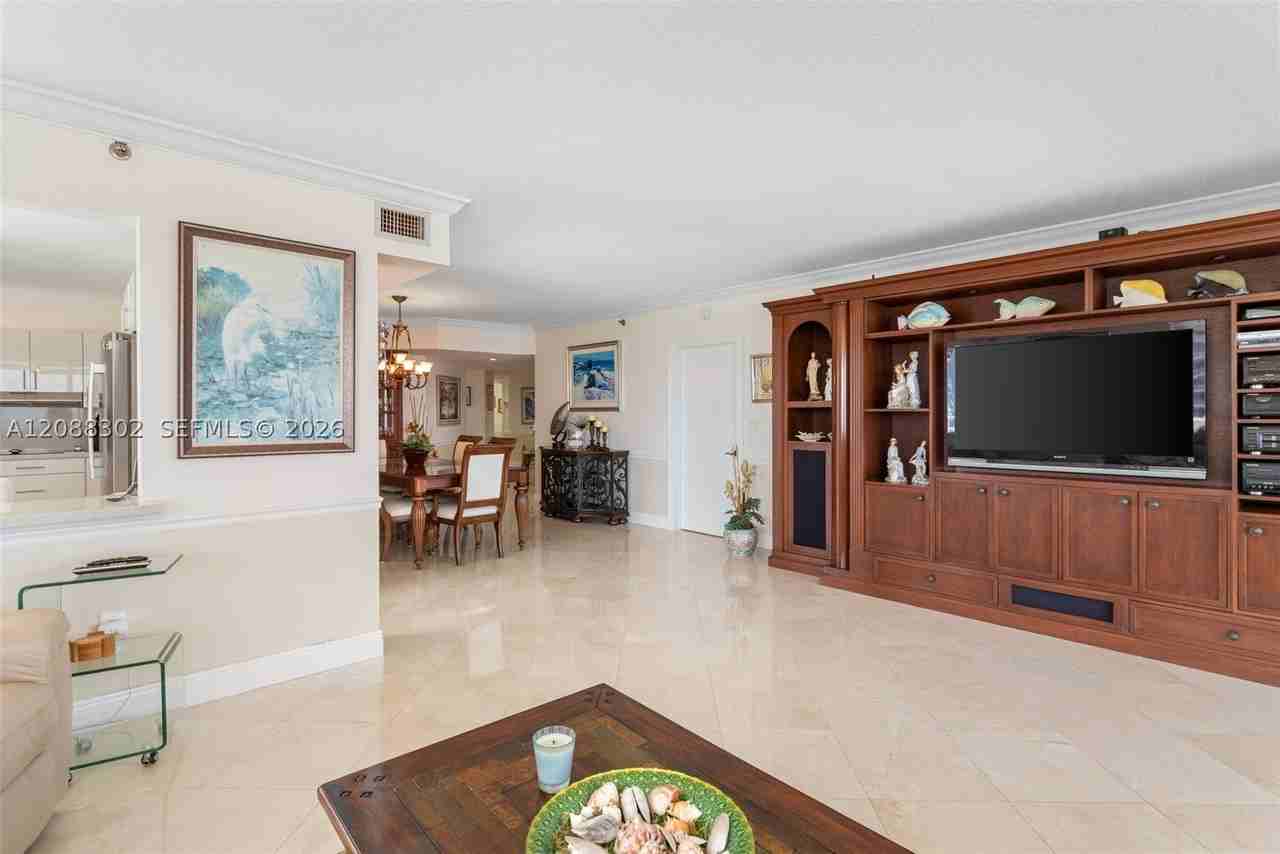 8855 Collins Ave #8J - Photo 6 of 31