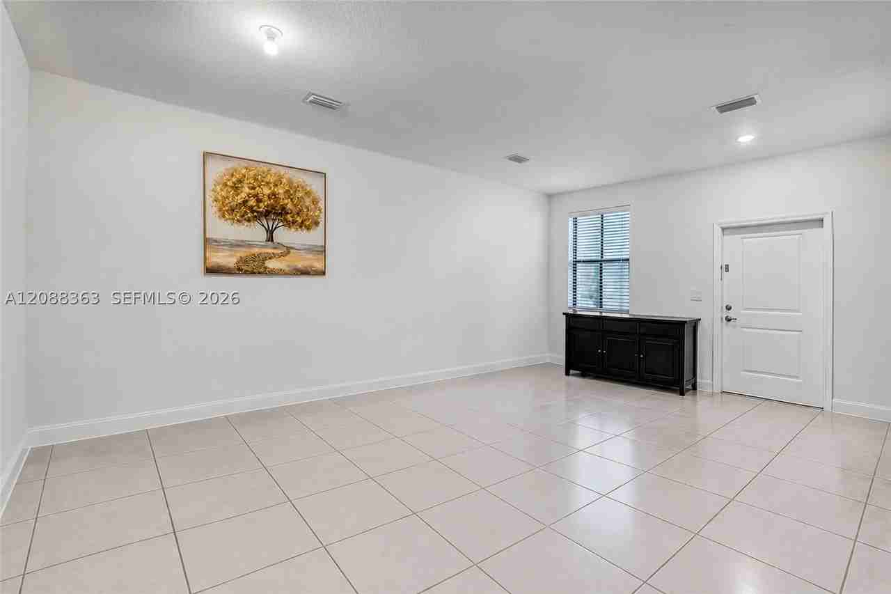20427 Nw 4th Ct - Photo 4 of 36