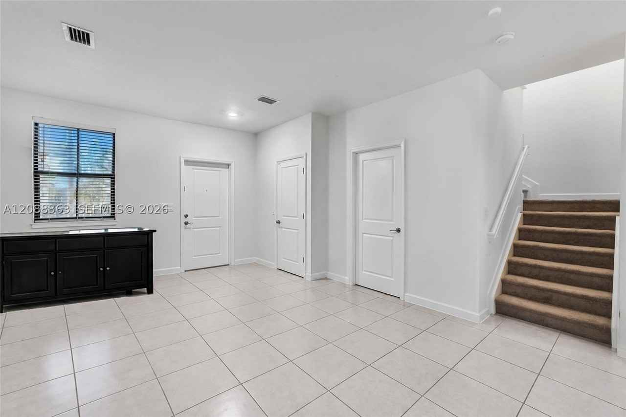 20427 Nw 4th Ct - Photo 5 of 36