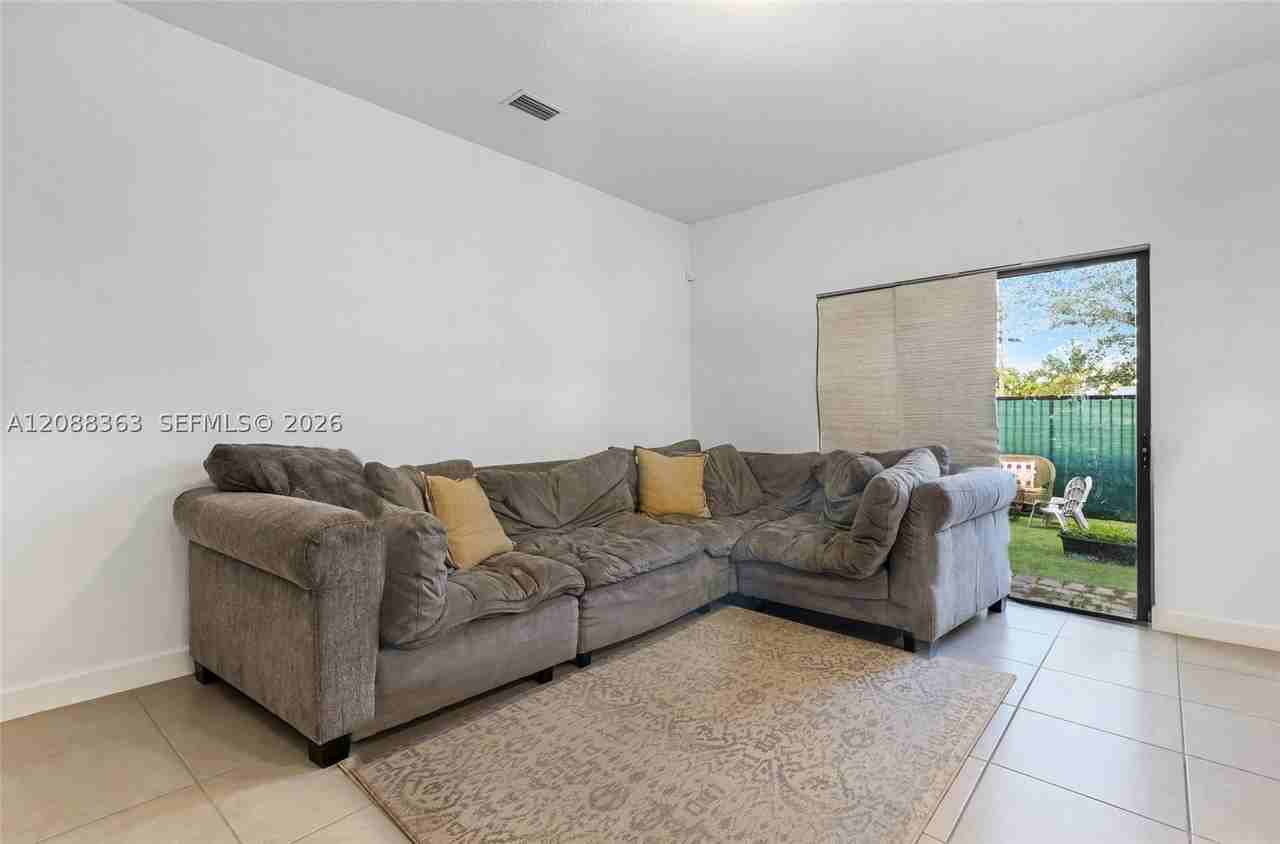 20427 Nw 4th Ct - Photo 7 of 36