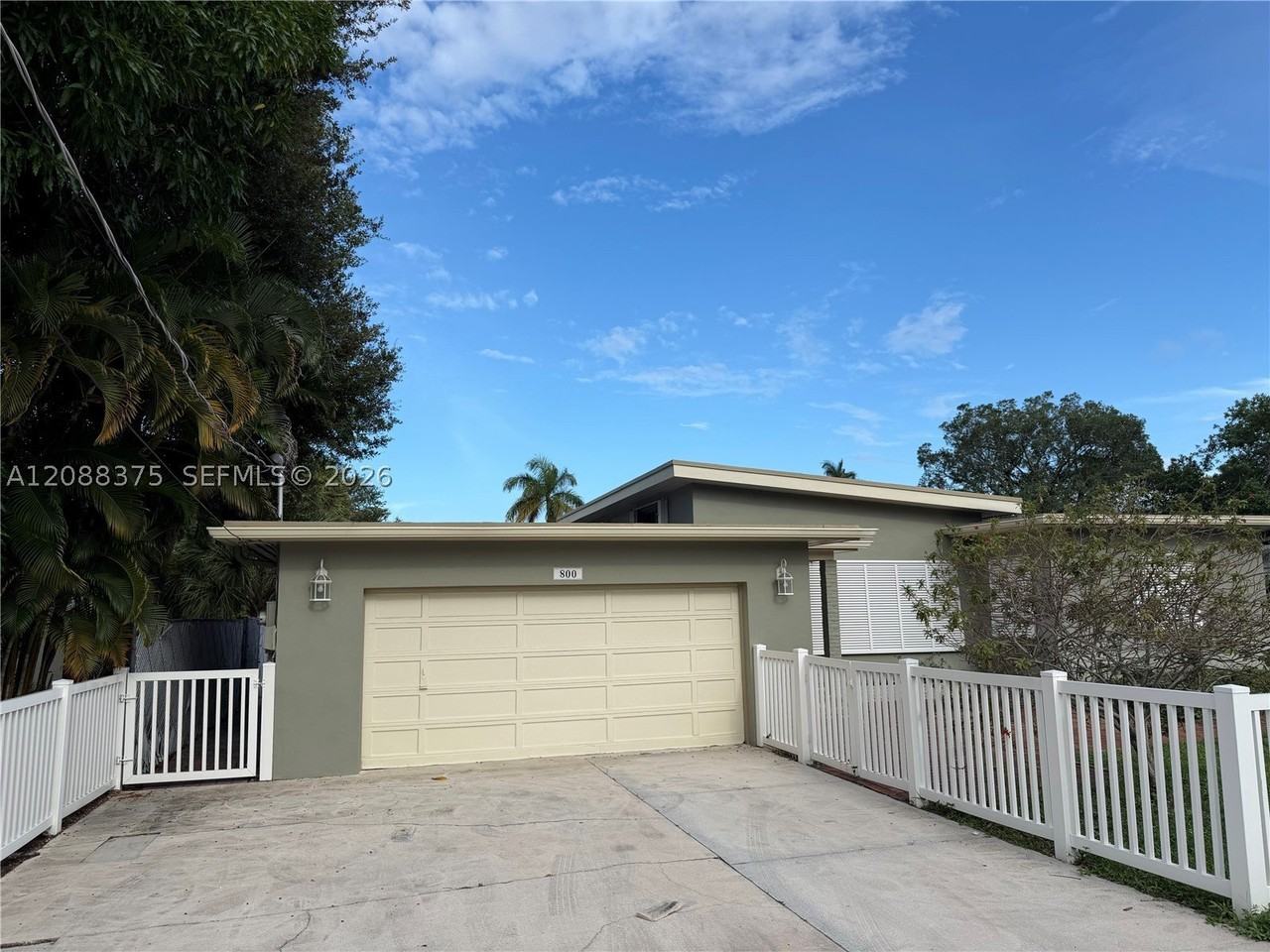 800 Sw 8th Ter - Photo 2 of 38