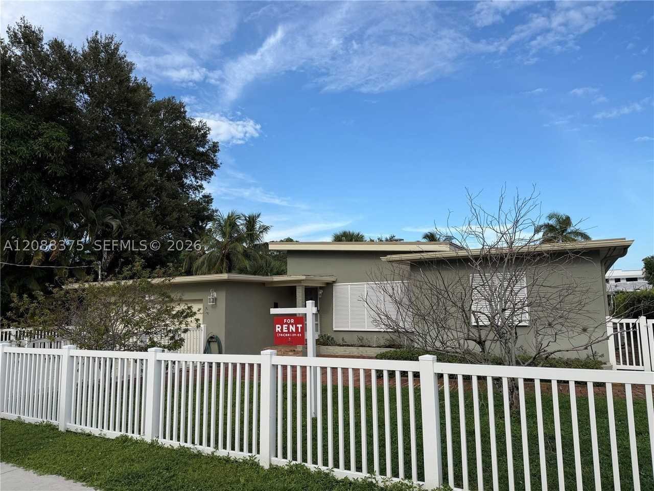 800 Sw 8th Ter - Photo 3 of 38