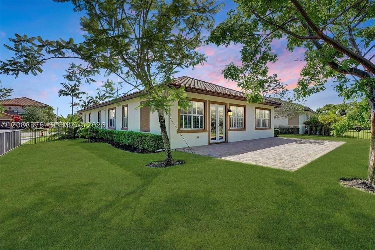10398 Waterside Ct - Photo 4 of 50