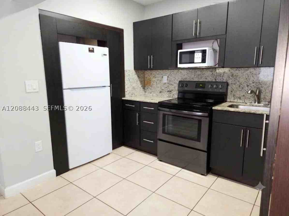 325 Sw 63rd Ave #325 - Photo 6 of 15