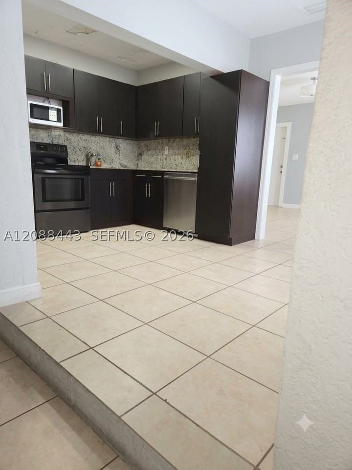 325 Sw 63rd Ave #325 - Photo 7 of 15