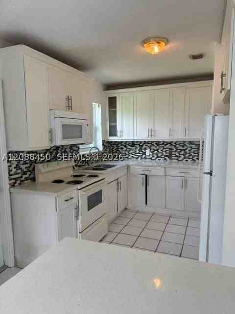 1631 Nw 14th Ct #1631 - Photo 2 of 12