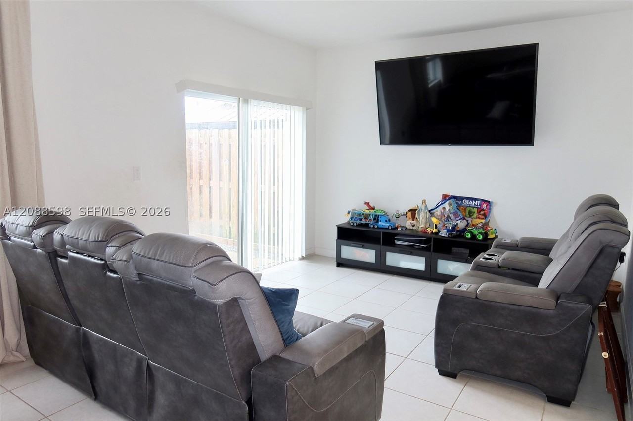 2663 Se 10th St #2663 - Photo 4 of 18