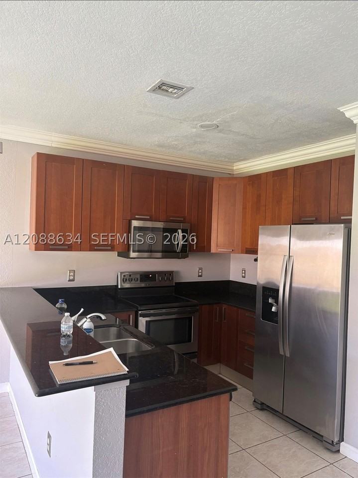 704 Sw 4th Ave #704 - Photo 5 of 23
