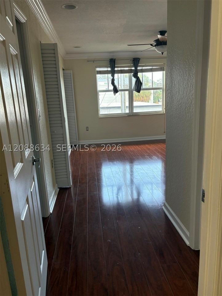 704 Sw 4th Ave #704 - Photo 6 of 23