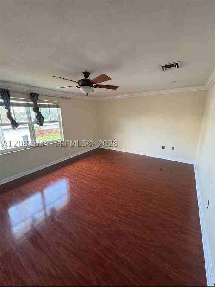 704 Sw 4th Ave #704 - Photo 7 of 23