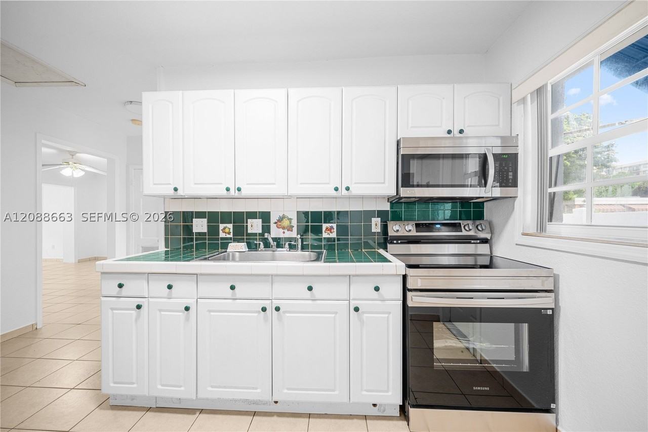 3675 Sw 23rd St #A - Photo 7 of 15