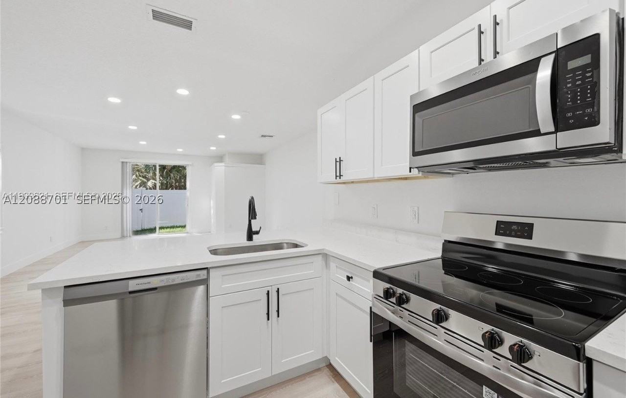 5703 Nw 48th Ave #48 - Photo 5 of 29