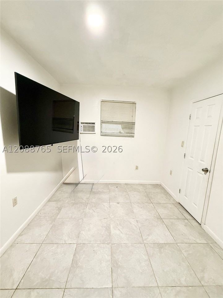 29XX Nw 6th Ter #B - Photo 3 of 3