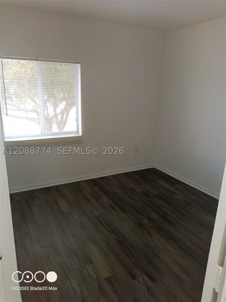 1095 Golden Lakes Blvd #924 - Photo 5 of 14