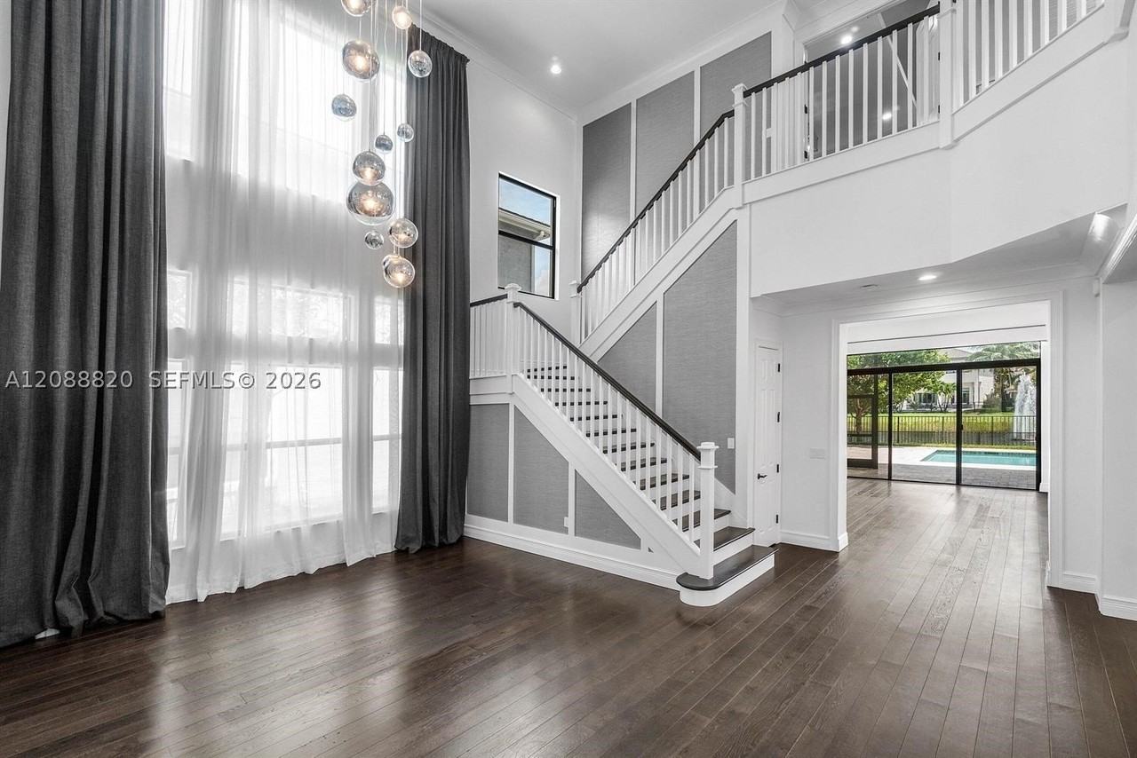9747 Vitrail Ln - Photo 4 of 50