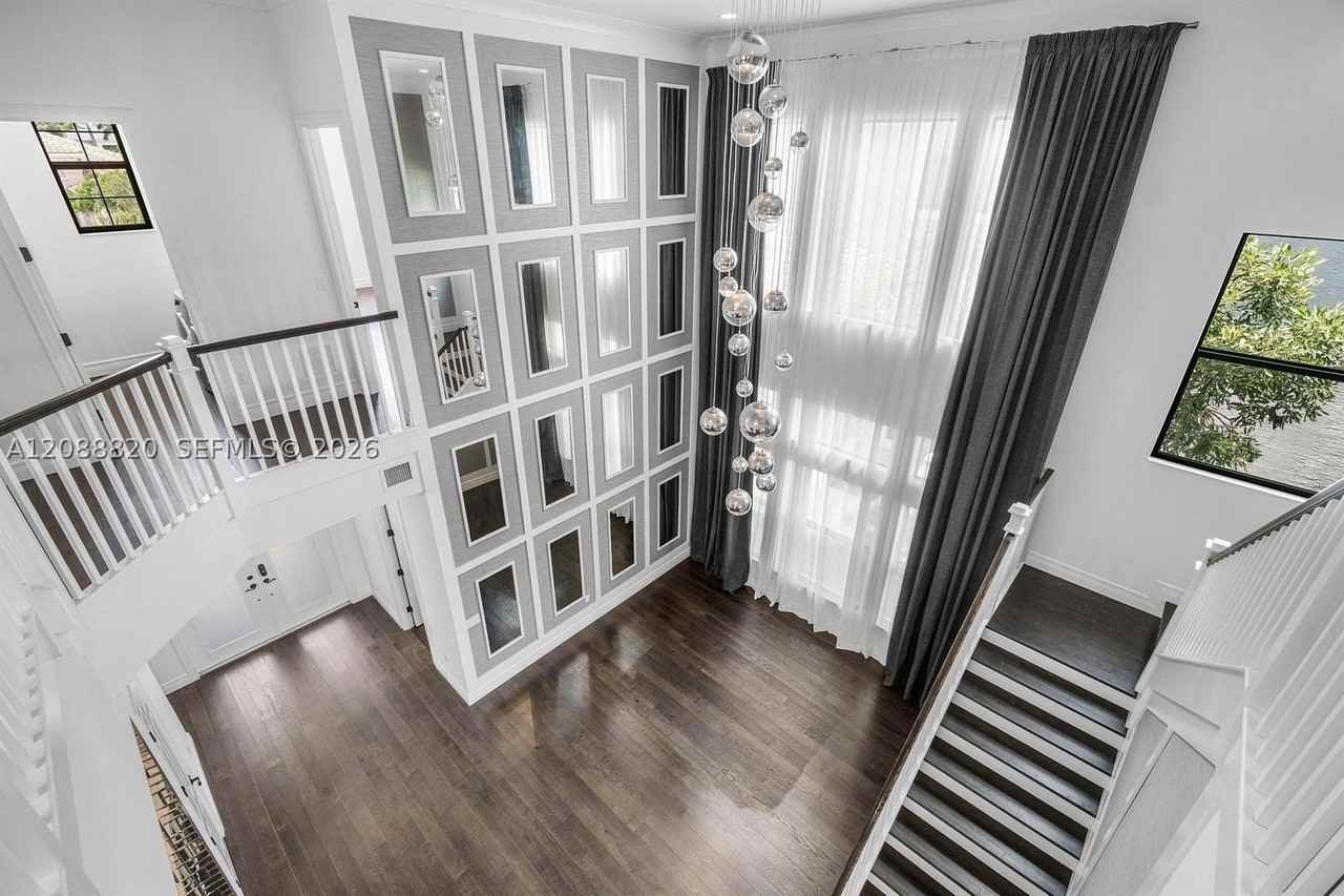 9747 Vitrail Ln - Photo 5 of 50