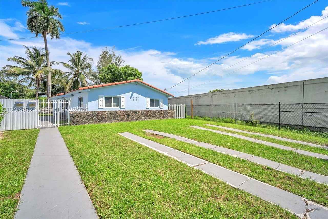 1255 Nw 32nd Ct #1255 - Photo 3 of 32