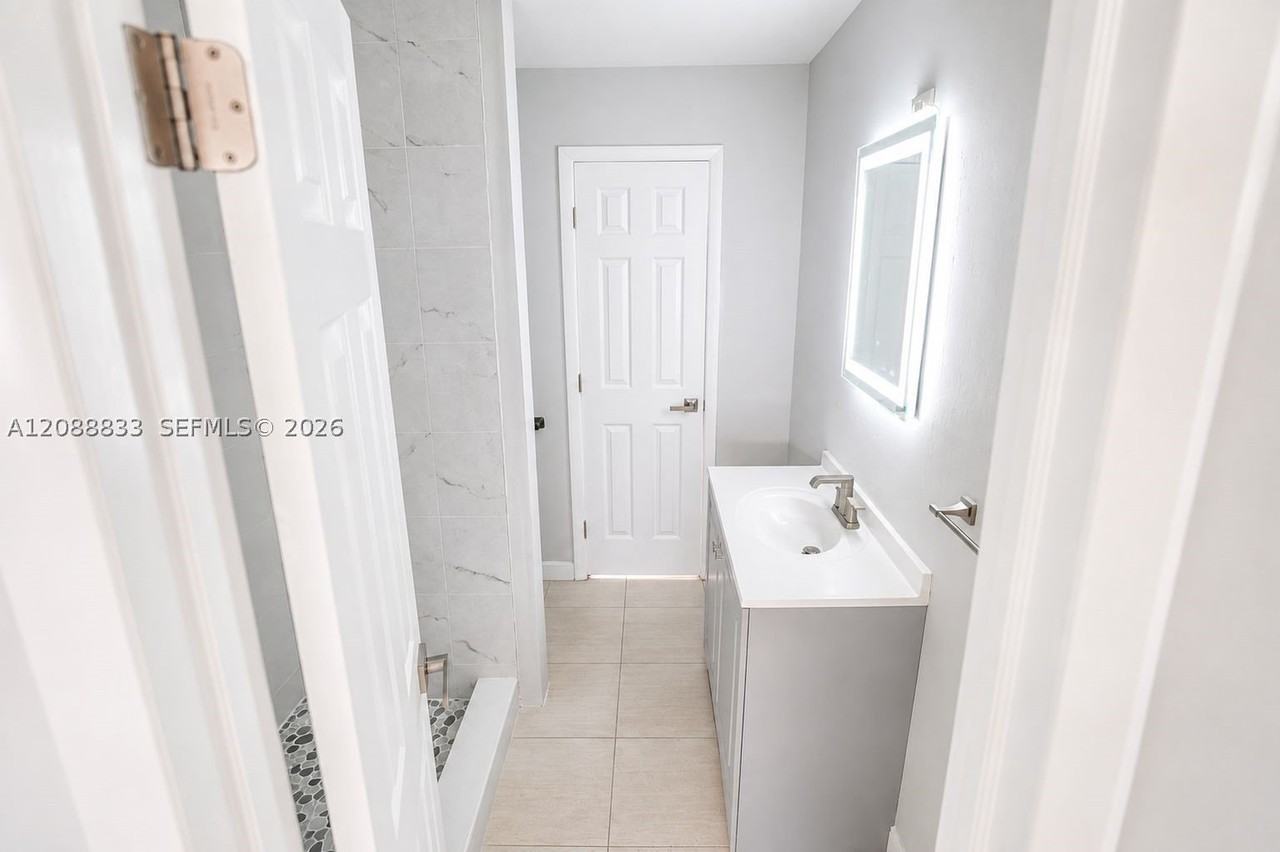 202 Sw 27th Ter #202 - Photo 3 of 9
