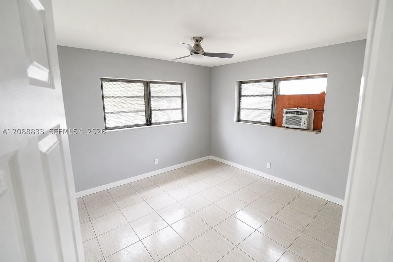 202 Sw 27th Ter #202 - Photo 4 of 9