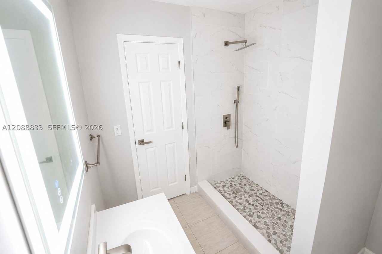 202 Sw 27th Ter #202 - Photo 7 of 9
