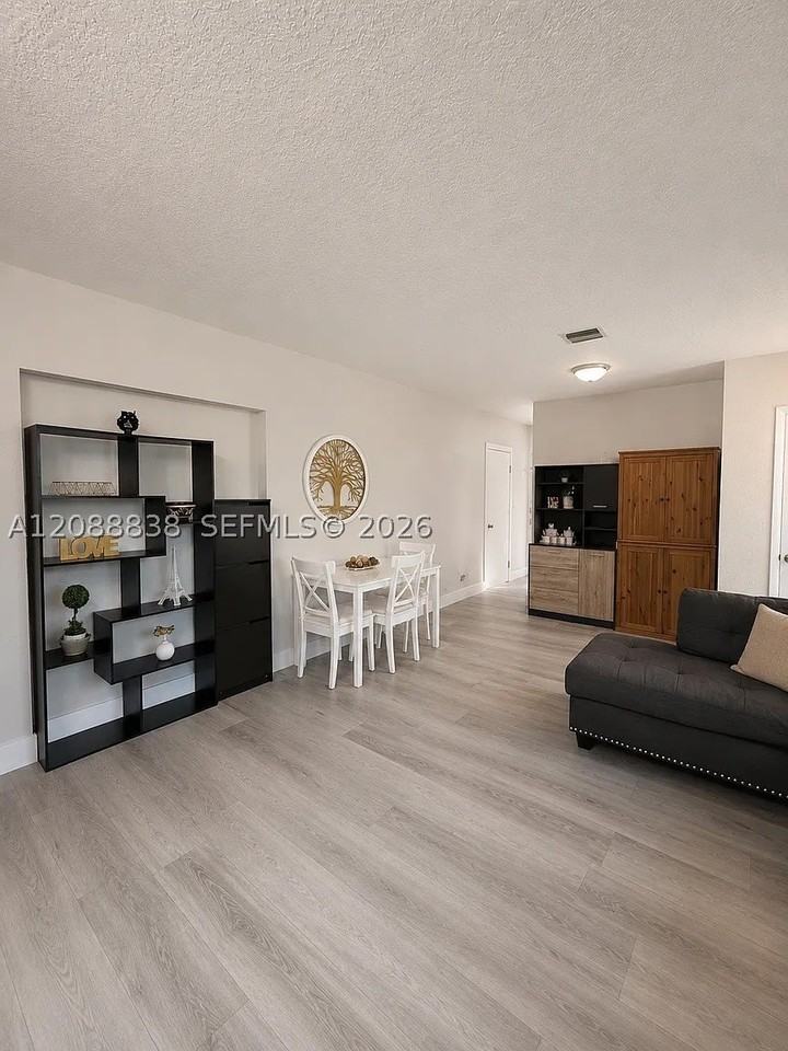 8260 Sw 27th Ter - Photo 4 of 13