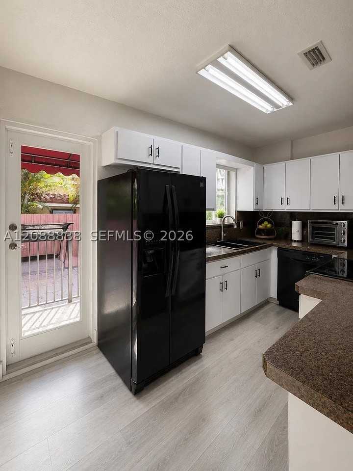 8260 Sw 27th Ter - Photo 5 of 13