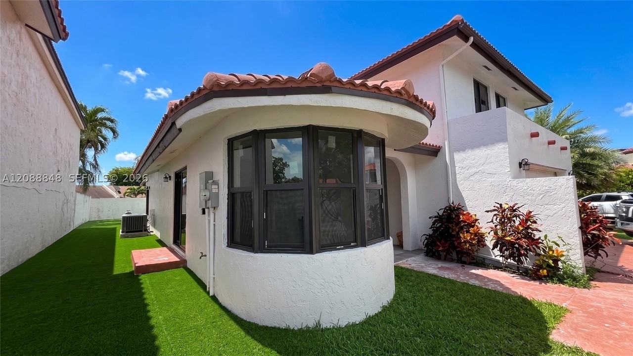 11822 Sw 108th Ter - Photo 4 of 49