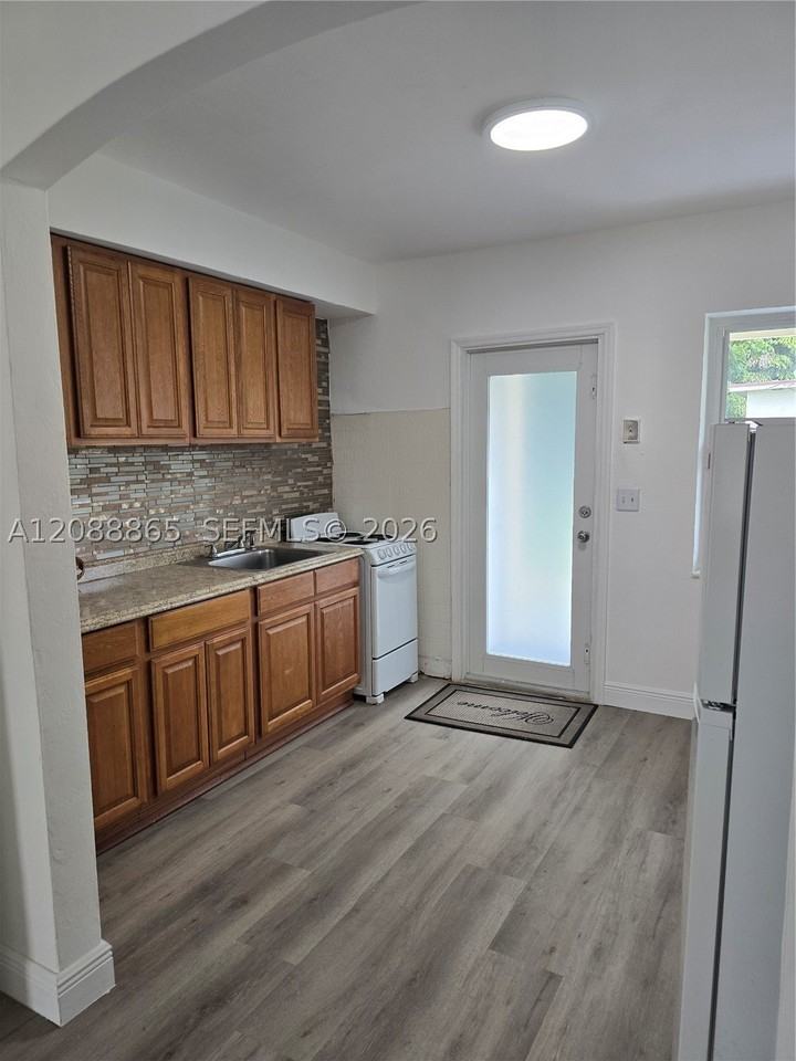 2137 Sw 59th Ave #2137 - Photo 3 of 6