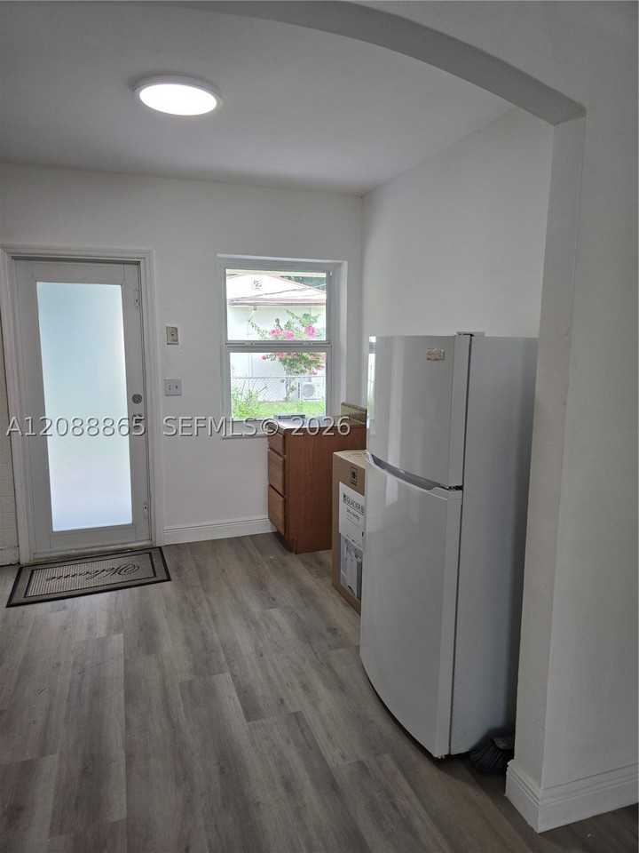 2137 Sw 59th Ave #2137 - Photo 4 of 6