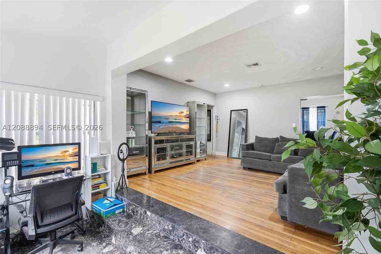500 Nw 124th St #500 - Photo 5 of 22