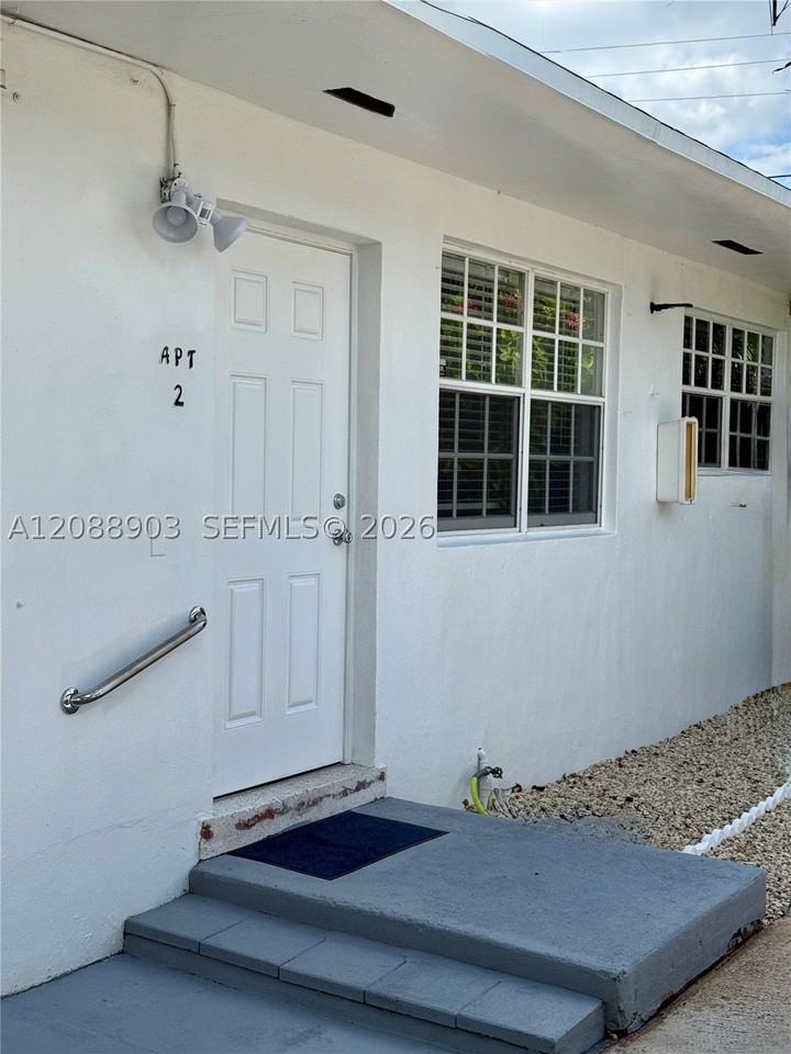 3050 Nw 20th St #2 - Photo 2 of 12