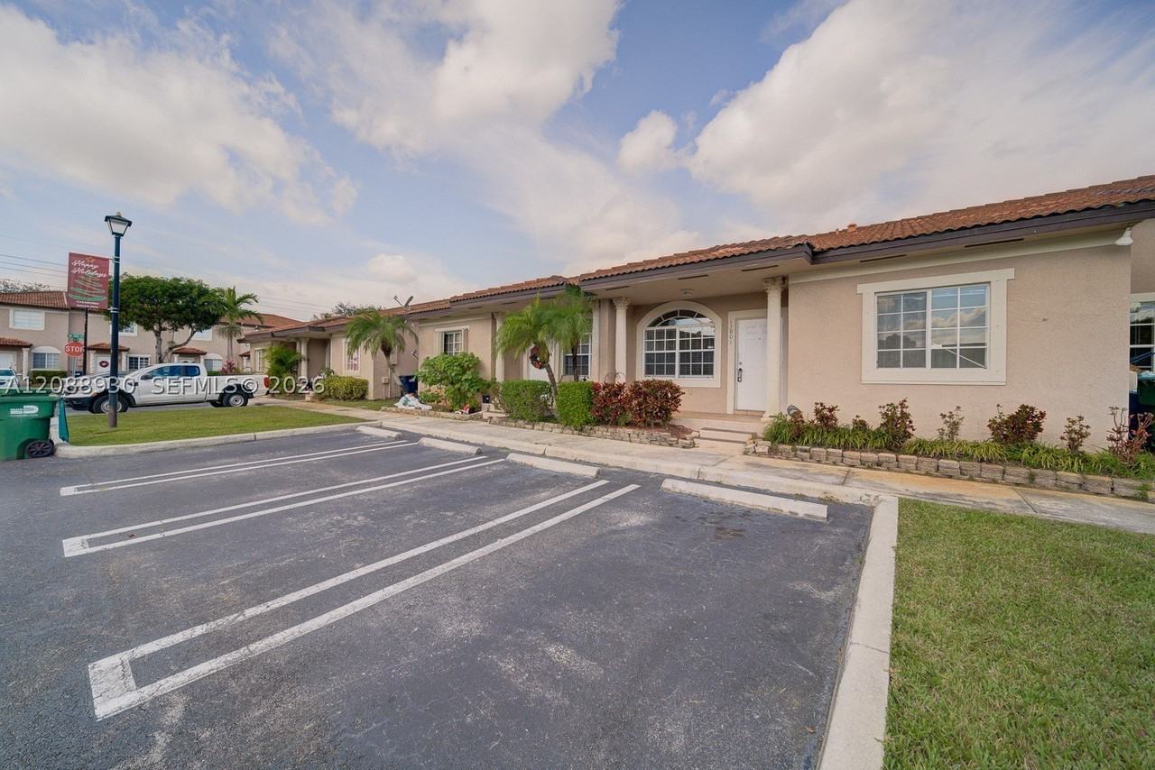 13801 Sw 170th Ter - Photo 2 of 19