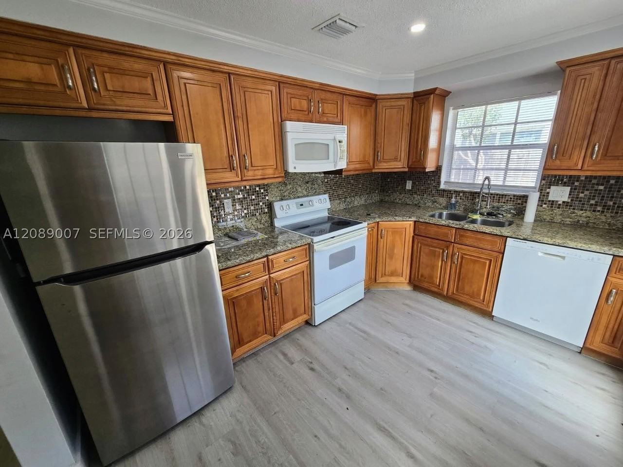 2500 Ne 19th Ave #1 - Photo 7 of 41
