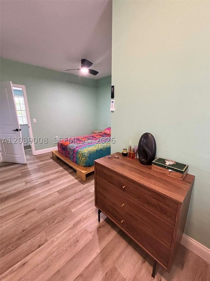 1018 Euclid Ave #2 - Photo 4 of 7