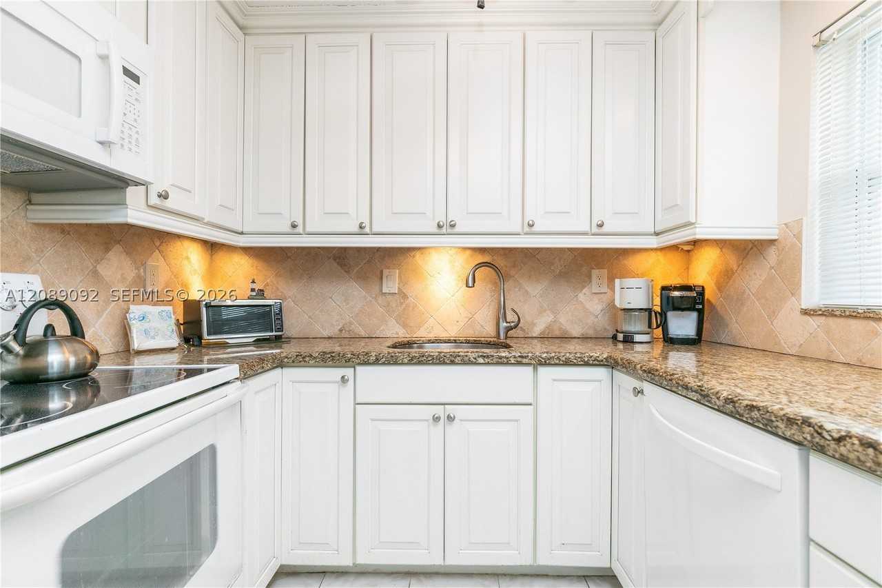 3131 S Ocean Dr #110 - Photo 3 of 30
