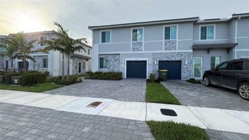 featured image of 679 Se 13th Street Cir