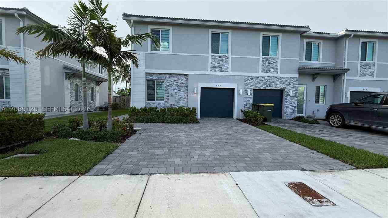 679 Se 13th Street Cir - Photo 3 of 27